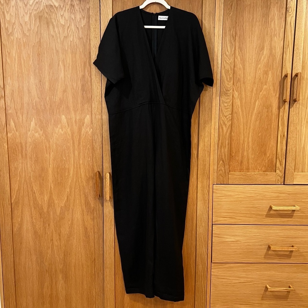 Love And Confuse Linen V Neck Jumpsuit Black Size Medium Beach Minimalist Chic - Picture 3 of 7